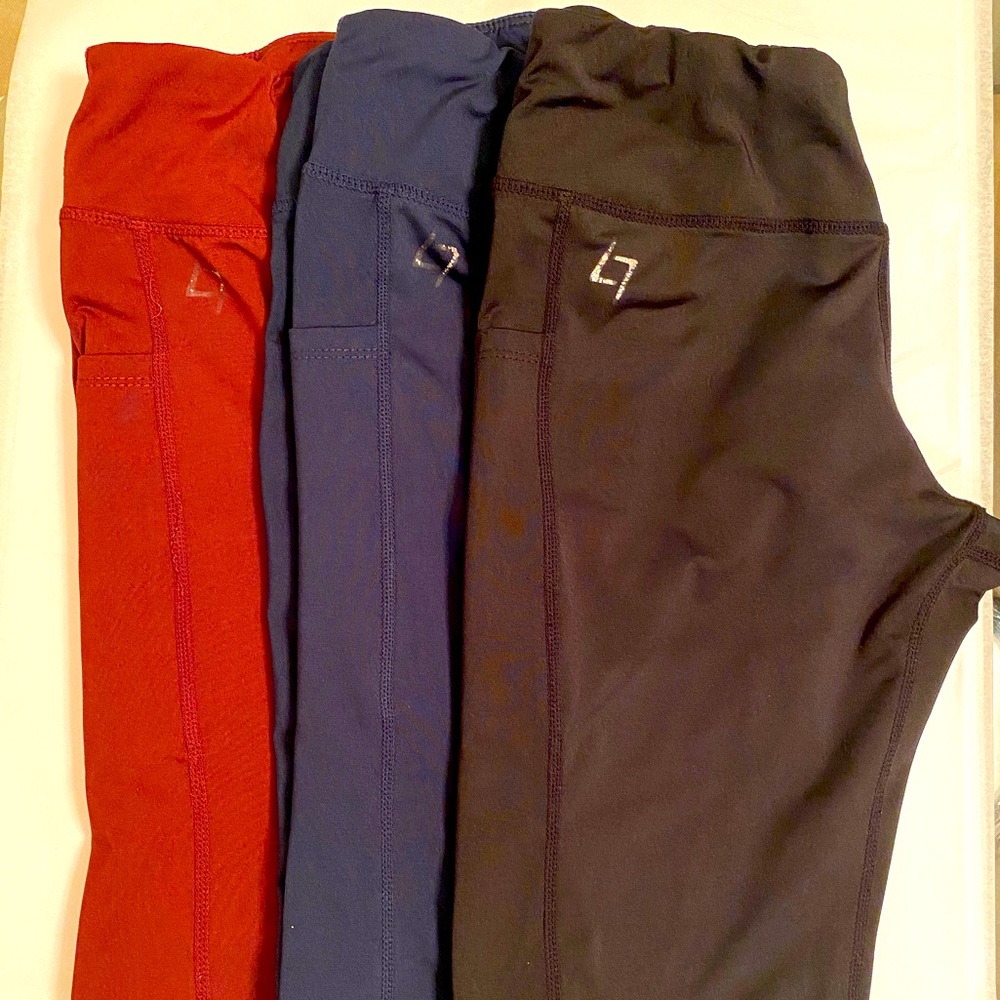 SOLD LEGGINGS By FITTIN SOLD THE BLACK AND BLUE